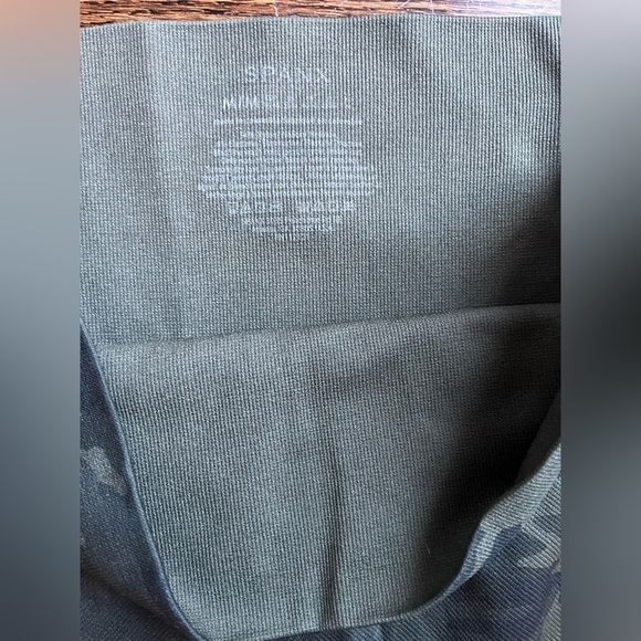 SPANX Look At Me Now Seamless Legging in Green Camo Sz. M NWOT - Picture 6 of 8